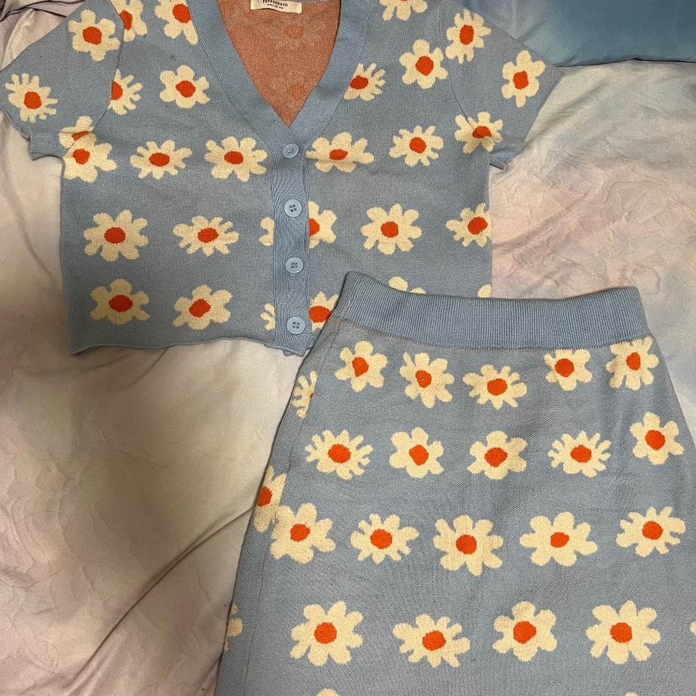 Matching daisy set in light blue